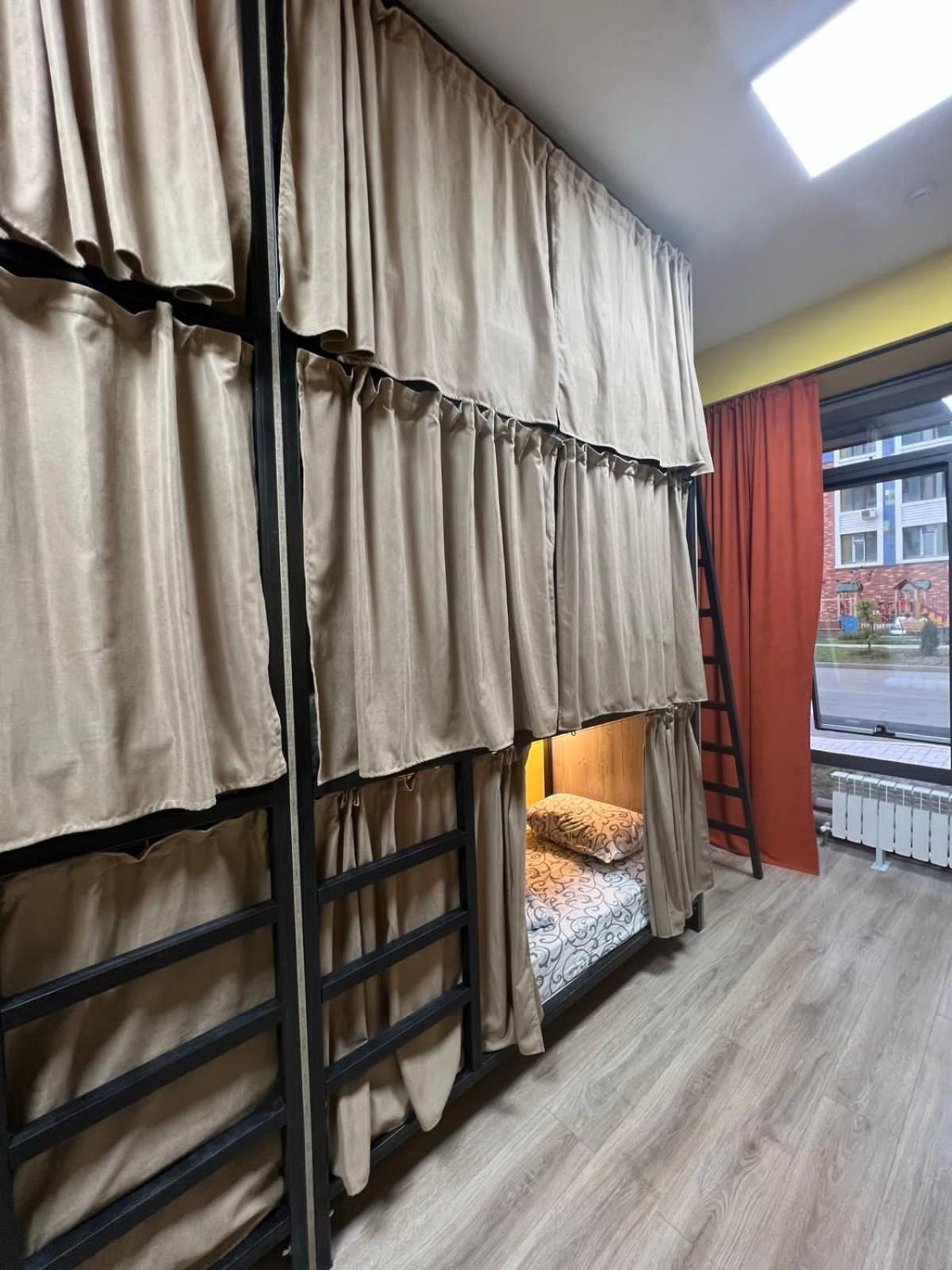 Рой Hostel Алма Ата Екстериор снимка