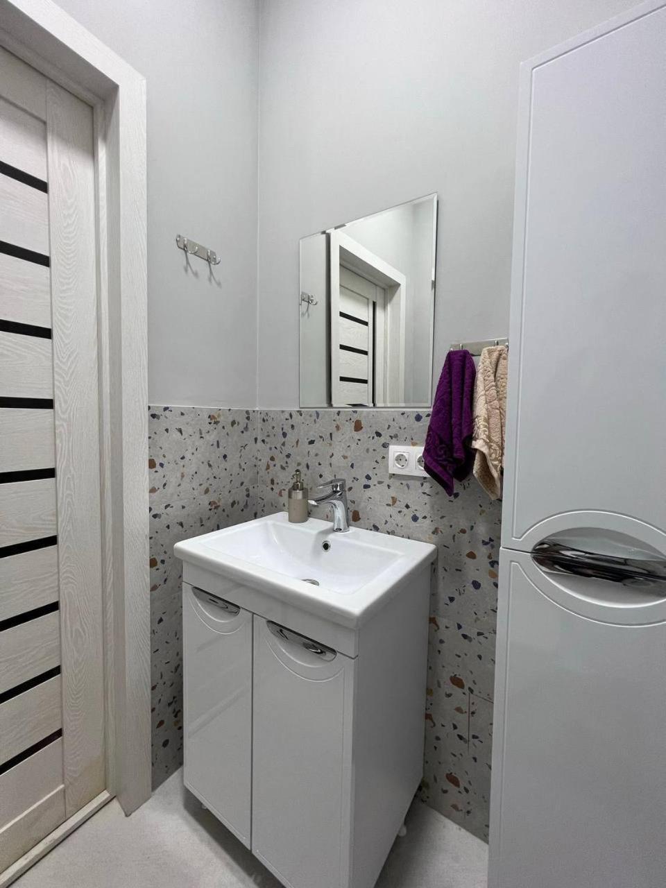 Рой Hostel Алма Ата Екстериор снимка