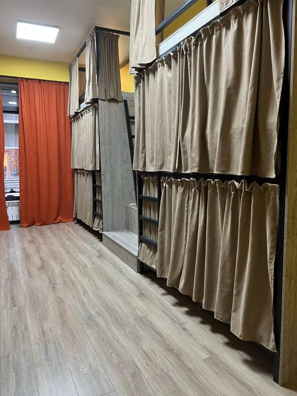 Рой Hostel Алма Ата Екстериор снимка