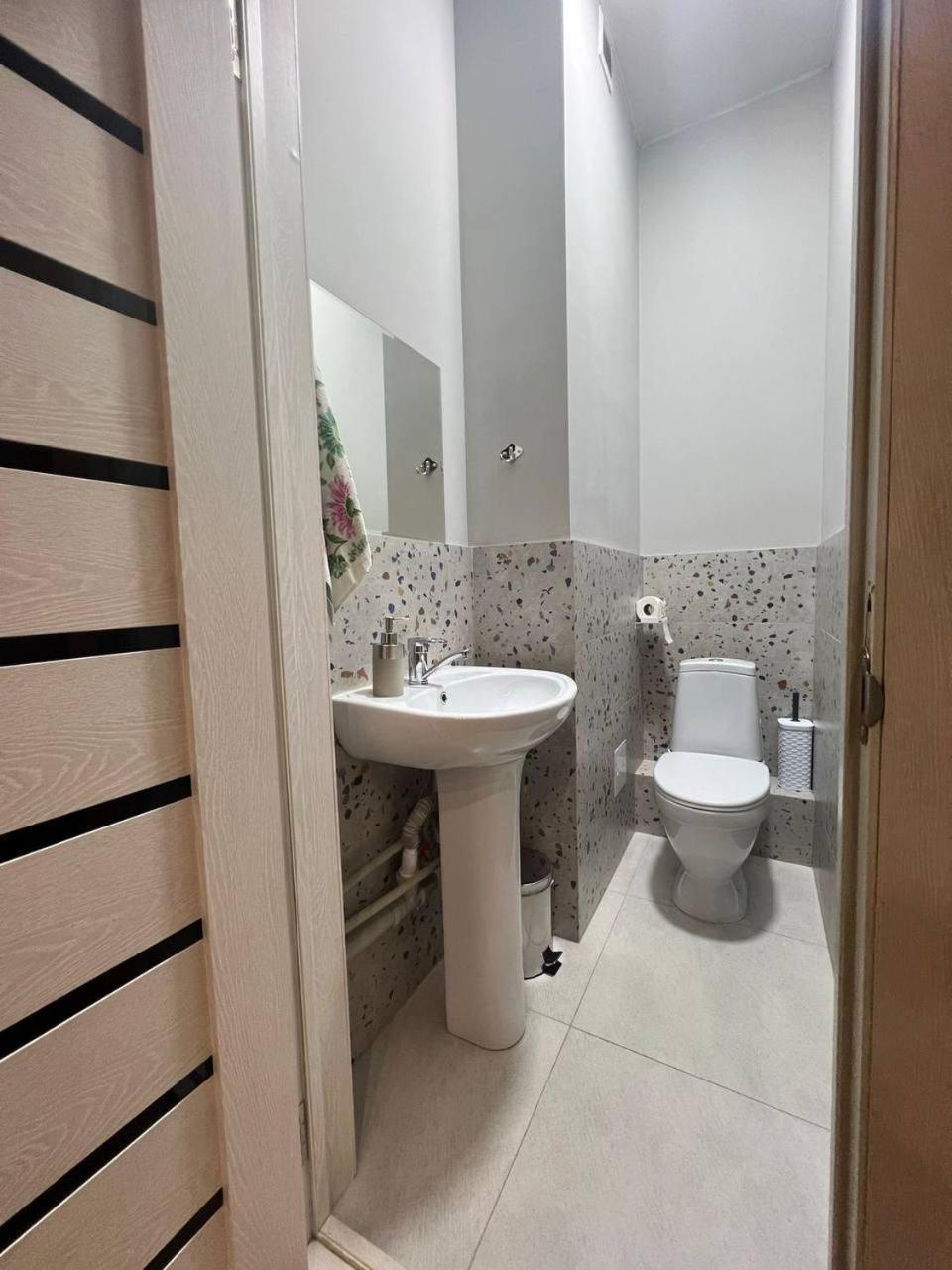 Рой Hostel Алма Ата Екстериор снимка