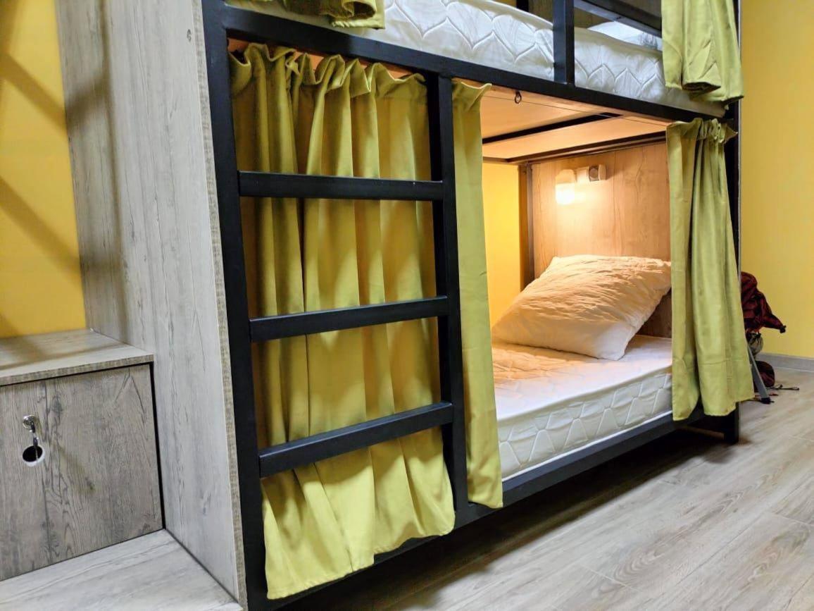 Рой Hostel Алма Ата Екстериор снимка